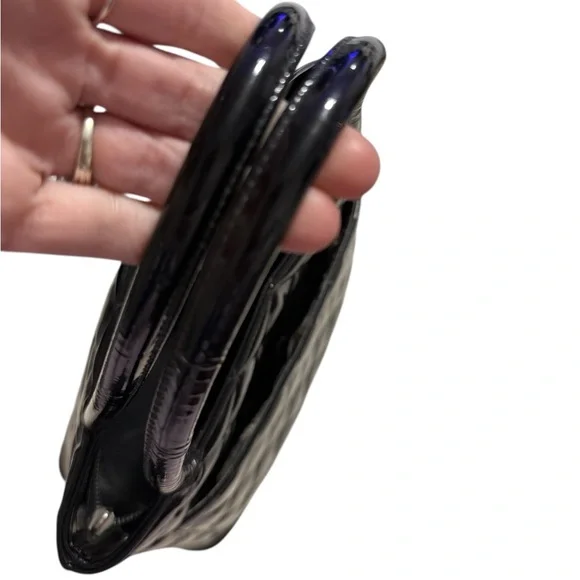 Auth CHANEL medallion tote glossy patent leather Black quilted CC vintage Bag - Picture 3 of 16